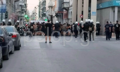 Πάτρα: Επεισόδια μικρής έντασης και δακρυγόνα στην πορεία μνήμης για τον Παύλο Φύσσα