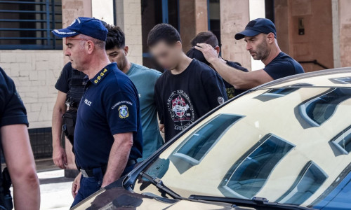 Πάτρα: «Αισθάνομαι δικαιωμένος», λέει ο πατέρας του 21χρονου που είχε προφυλακιστεί για τη φωτιά