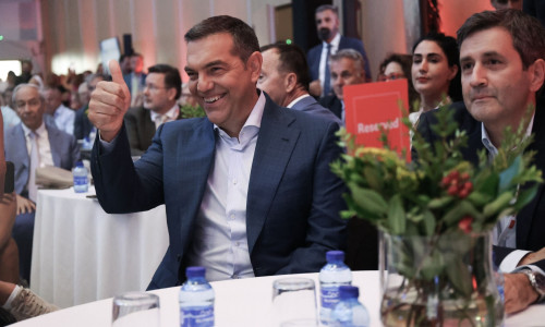 Λύθηκε το «θρίλερ» με τον εκδοτικό οίκο του Τσίπρα - Στην τελική ευθεία η έκδοση του βιβλίου