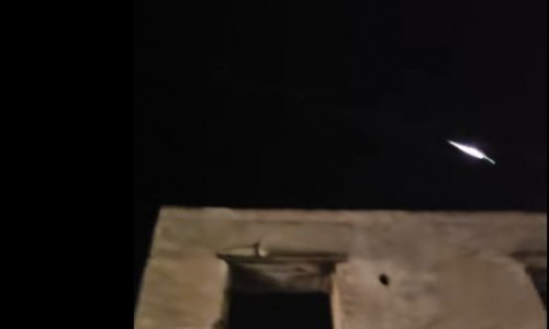 Εντυπωσιακή πτήση μαχητικού αεροσκάφους F-16 Viper πάνω από το Καστελόριζο