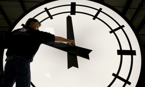 Αλλαγή ώρας 2025: Πότε θα πάμε τα ρολόγια μια ώρα πίσω – H ανακοίνωση του υπουργείου Μεταφορών