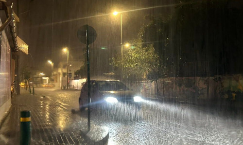 Άνοιξαν οι ουρανοί στο Ρέθυμνο – Πλημμύρισαν δρόμοι