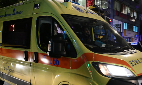 Τροχαίο στο Αλιβέρι: Σφοδρή σύγκρουση ΙΧ με δύο τραυματίες