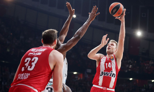EuroLeague: Εύκολα ο Ολυμπιακός τη Ντουμπάι BC με κορυφαίο Βεζένκοφ