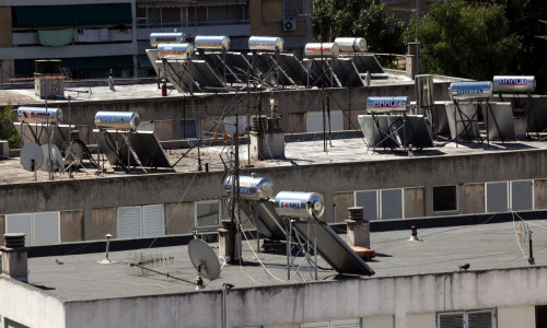 Οι Ευρωπαίοι κινδυνεύουν να κάνουν κρύα ντους - Τι συμβαίνει με τους θερμοσίφωνες
