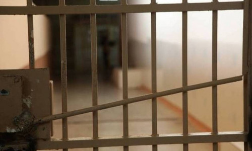 Ρόδος: Κρατούμενος αυτοτραυματίστηκε και επιτέθηκε σε αστυνομικούς μέσα στο Αστυνομικό Τμήμα
