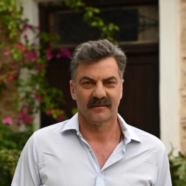 Στάθης Μαντζώρος: Έκκληση για βοήθεια από τη σύζυγό του - «Χρειαζόμαστε 10.000 ευρώ το μήνα»