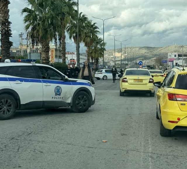 Καματερό: Επεισοδιακή καταδίωξη κλεμμένου ταξί - Το έριξαν σε κολώνα - Συνελήφθησαν ένας 16χρονος κι ένας 14χρονος