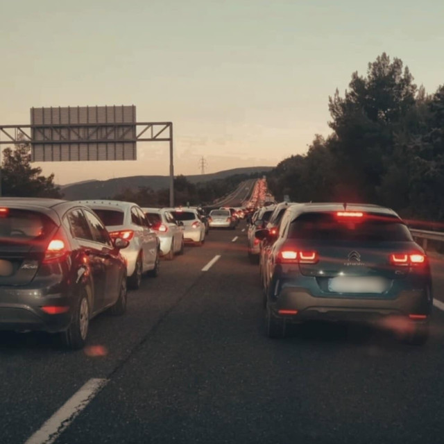 Ανατροπή φορτηγού στην Αθηνών - Λαμίας: Μεγάλες καθυστερήσεις στα Οινόφυτα