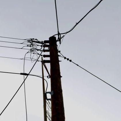 Κακοκαιρία: Πτώση καλωδίου ηλεκτροδότησης εξαιτίας των ισχυρών ανέμων στο Ηράκλειο