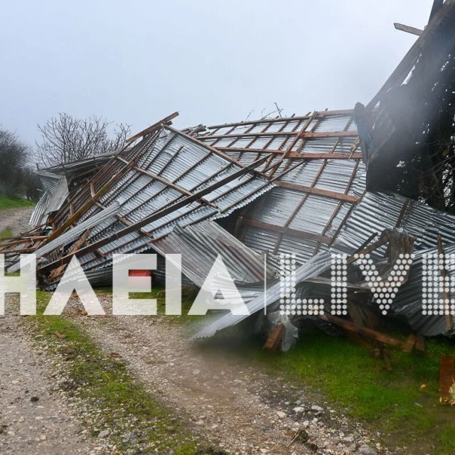 Κακοκαιρία: Ανεμοστρόβιλος ισοπέδωσε στάβλο στην Ηλεία - «Ξηλώθηκε» μπαλκόνι στην Πάτρα