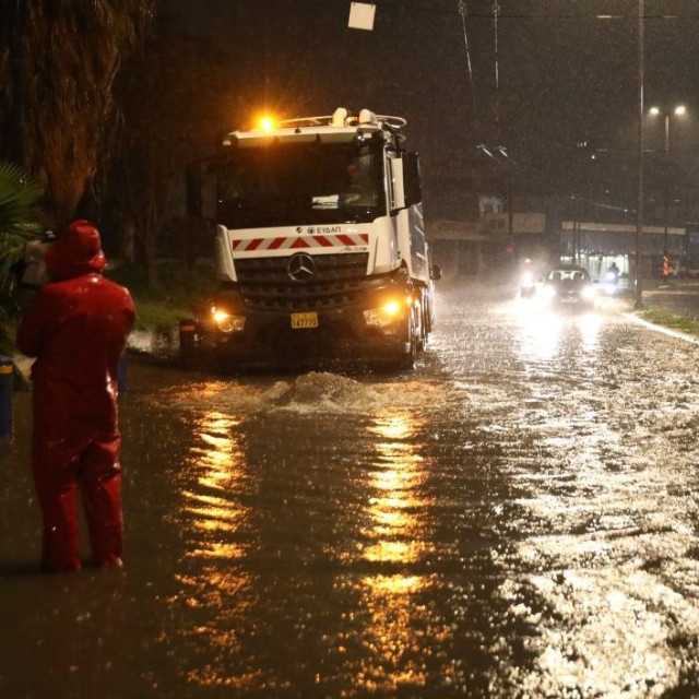Δούκας: Μόνο το 20% των δρόμων της Αθήνας έχει φρεάτια