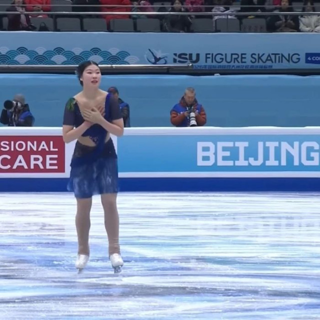 Κινέζα αθλήτρια διέπρεψε στο καλλιτεχνικό πατινάζ με την «Αστερομάτα» -  Βίντεο