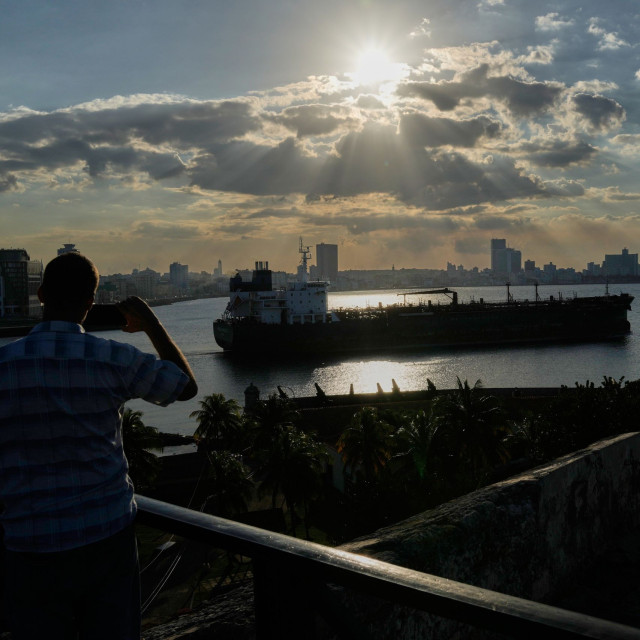 Το Politico αποκαλύπτει αμερικανικό σχέδιο για ενεργειακή «ασφυξία» στην Κούβα