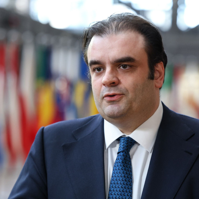 Πιερρακάκης: Δεν θα αφήσουμε κανέναν μόνο του απέναντι στην κρίση