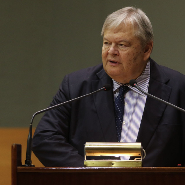 Βενιζέλος: Ο σεβασμός του Συντάγματος προηγείται της αναθεώρησής του - Τα 3 σχόλιά του