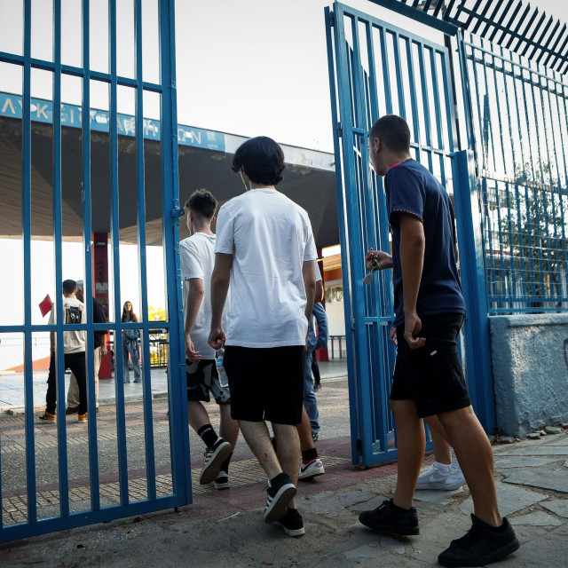 Συναγερμός στη Λάρισα: Εκκενώθηκαν σχολεία μετά από τηλεφώνημα για βόμβα