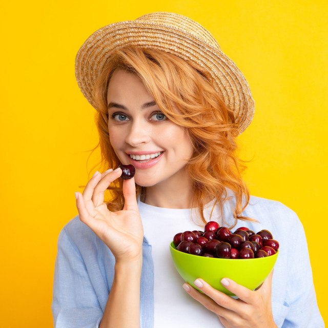 Από ποιον επιθετικό καρκίνο ίσως προστατεύουν τα πιο σκούρα γλυκά κεράσια