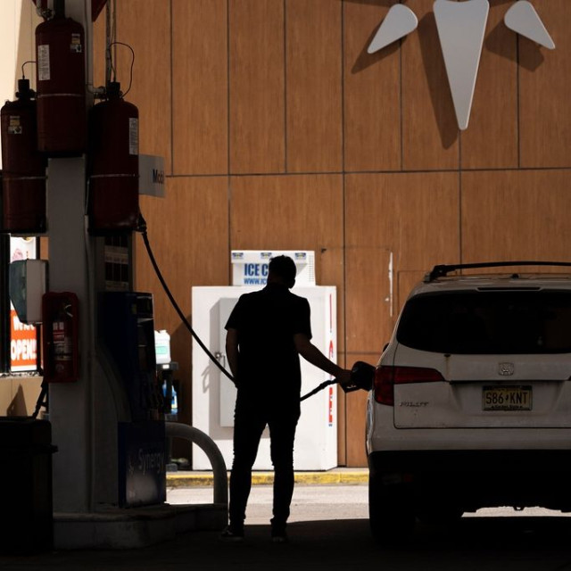 Οι Ευρωπαίοι οδηγοί θα πληρώσουν 220 ευρώ έξτρα το χρόνο λόγω του πολέμου στο Ιράν