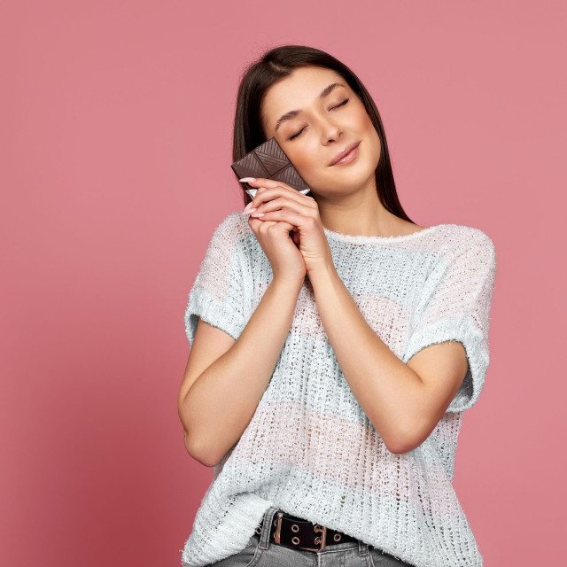 Τα 5 μεγάλα οφέλη της μαύρης σοκολάτας – Πόσο πρέπει να τρώτε