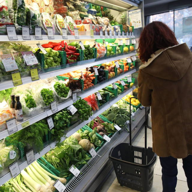 Αυτά είναι τα 61 προϊόντα που επιβάλλεται πλαφόν στα περιθώρια κέρδους