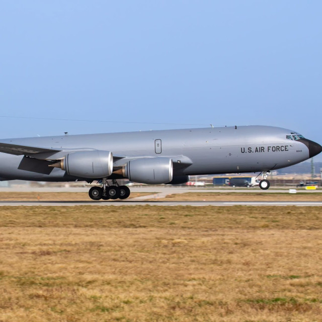 Η Ισλαμική Αντίσταση στο Ιράκ ανέλαβε την ευθύνη για τη συντριβή του KC-135 – Σιγή από τις ΗΠΑ