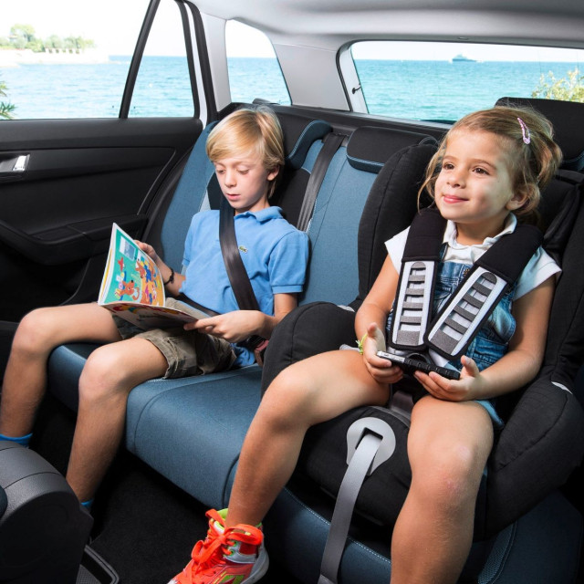 Πατέντα της Mercedes θέλει να περιορίσει τη ναυτία στο αυτοκίνητο