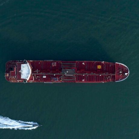 Σημαντική εξέλιξη: Οι ΗΠΑ επιτρέπουν προσωρινά σε χώρες να αγοράζουν ρωσικό πετρέλαιο 