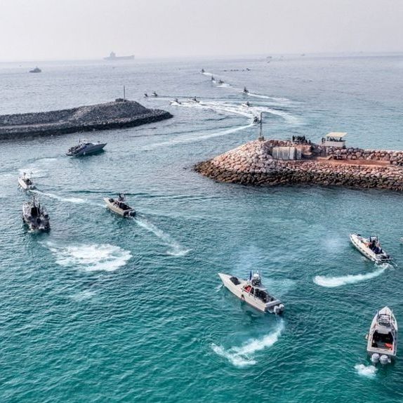 Toυρκικό πλοίο πέρασε τα Στενά του Ορμούζ με άδεια του Ιράν