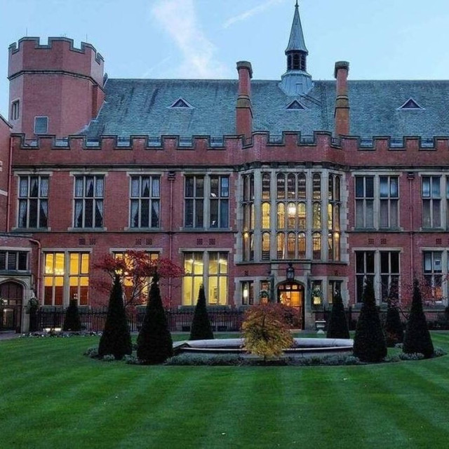 Τι συμβαίνει με τα δίδακτρα στα βρετανικά πανεπιστήμια -Σε τι επιμένει η ΕΕ και τι απαντά το Λονδίνο