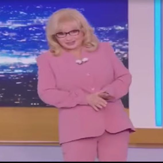 Απείλησαν τη Νικολούλη στον αέρα της εκπομπής - Η viral απάντηση: «Και είναι και κόκκινη, άντε γεια»