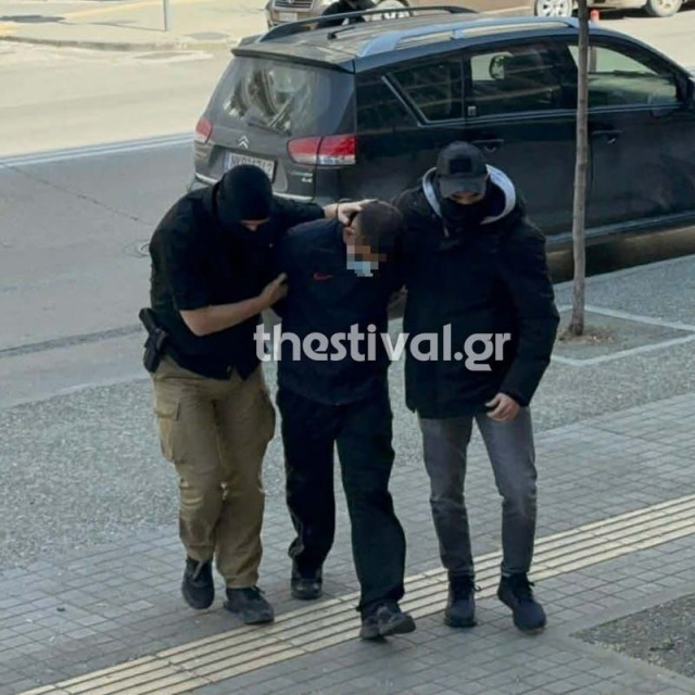 Καλαμαριά: Έφτασε στα δικαστήρια ο 23χρονος που κατηγορείται για τη δολοφονία του 20χρονου