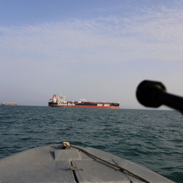 WSJ: Ο Τραμπ θα ανακοινώσει συνασπισμό για συνοδεία πλοίων στα Στενά του Ορμούζ