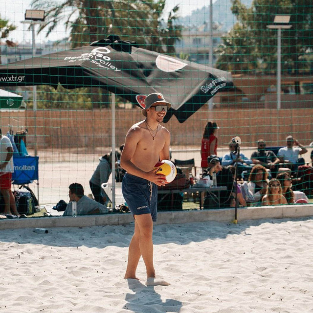 Βαρύ πένθος στον Πύργο για το θάνατο του 18χρονου Μάκη - Έπεσε από τον τρίτο όροφο