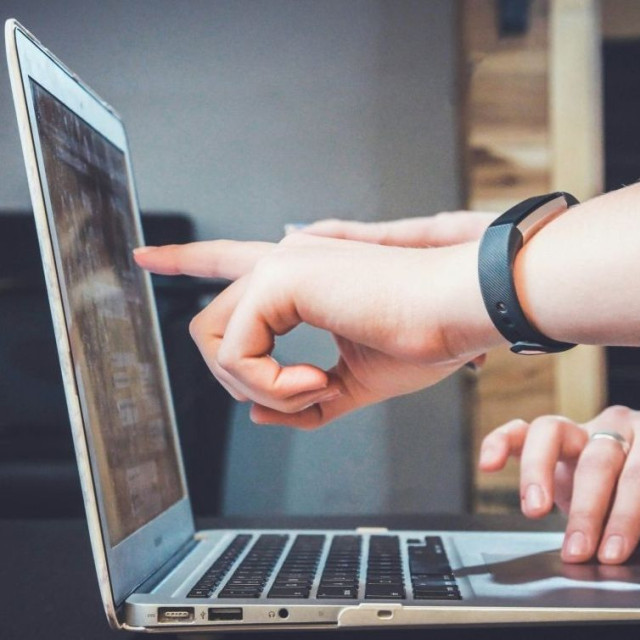 Φορολογικές δηλώσεις: Τα 7 SOS, οι αλλαγές, οι μειώσεις στον ΕΝΦΙΑ και τα τεκμήρια - Πλήρης οδηγός