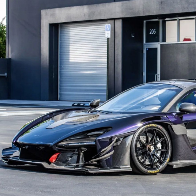 Μία McLaren Senna GTR πωλήθηκε βάζοντας «μέσα» τον ιδιοκτήτη της