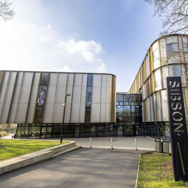 Βρετανία: Δύο φοιτητές έχασαν τη ζωή τους από κρούσμα μηνιγγίτιδας σε πανεπιστήμιο - Πώς μεταδίδεται