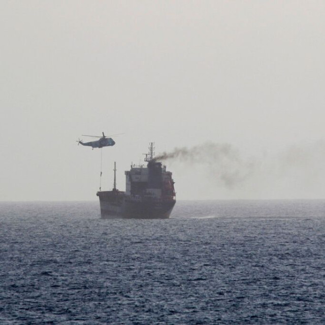 WSJ: Ο Τραμπ σχεδιάζει πολυεθνική συμμαχία για συνοδεία πλοίων μέσω των Στενών του Ορμούζ