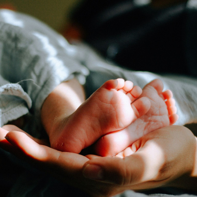 Ηράκλειο: Τα πρώτα στοιχεία της νεκροψίας-νεκροτομής στο τεσσάρων μηνών βρέφος που έχασε τη ζωή του