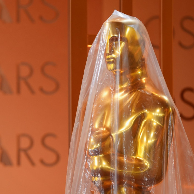 Κάποιες από τις πιο αμήχανες στιγμές των Όσκαρ: Από το χαστούκι μέχρι τους ημίγυμνους στη σκηνή