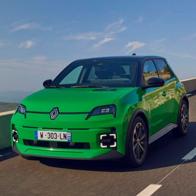 Πτώση τιμών ηλεκτρικών λόγω αυστηρότερων στόχων CO2