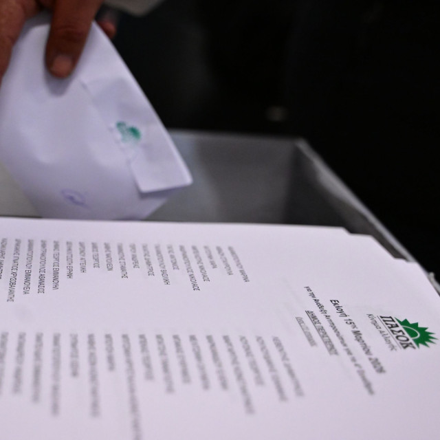 Σε εξέλιξη οι εκλογές συνέδρων στο ΠΑΣΟΚ - Μηνύματα ενότητας μετά την τελευταία κρίση