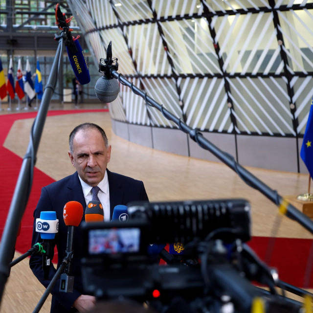 Γεραπετρίτης για Στενά του Ορμούζ: Το Ιράν να σεβαστεί το Δίκαιο της Θάλασσας