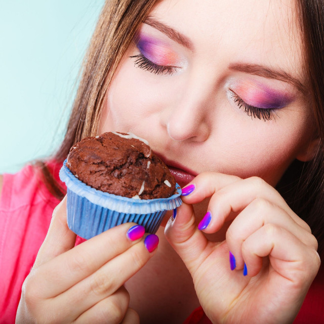 Τι σοβαρό μπορεί να κρύβει η διαρκής λιγούρα “για κάτι γλυκό”