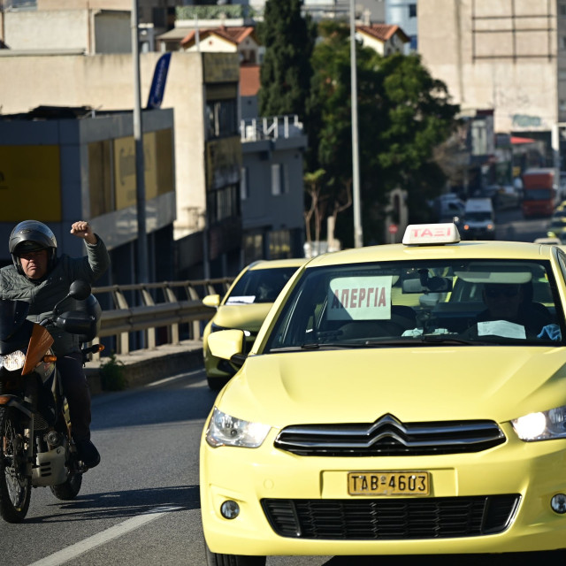 Ταξί: 24ωρη απεργία την Τρίτη, συνέχεια με κινητοποιήσεις διαρκείας