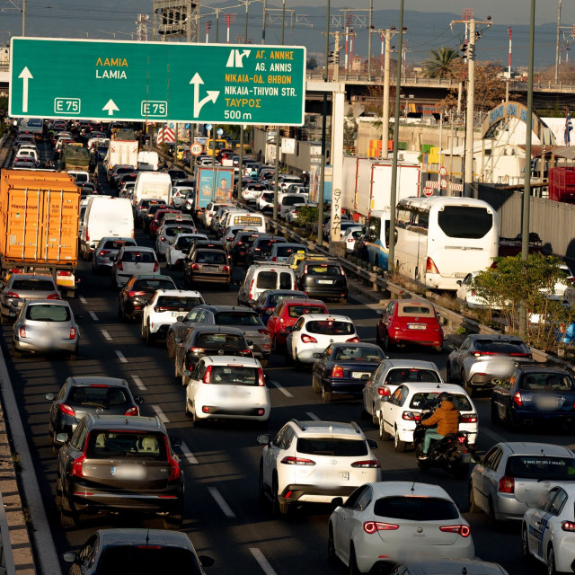 Κίνηση τώρα: «Κόλαση» από νωρίς σε κέντρο και Κηφισό, καθυστερήσεις σε Πειραιά, Κηφισίας, Μεσογείων