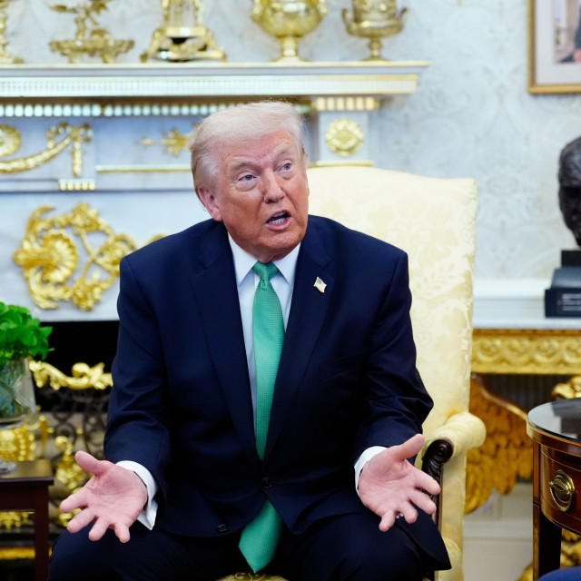 Τραμπ: «Πρέπει να σκεφτούμε την αποχώρηση από το ΝΑΤΟ»