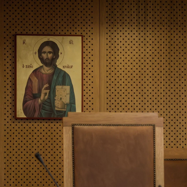 Εικόνες στα δικαστήρια: Δεν συνιστούν προσβολή του δικαιώματος σε δίκαιη δίκη, λέει το υπουργείο