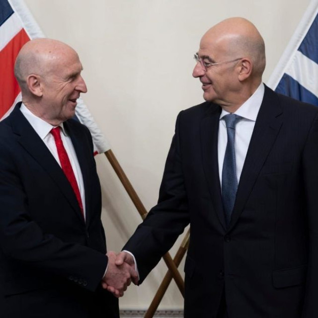 Ελλάδα και Βρετανία «ενώνουν δυνάμεις» στα drones: Τι συζήτησαν Δένδιας και Healy