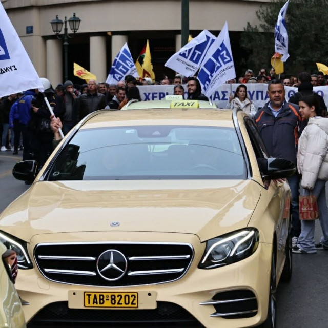 Η αντιπολίτευση να ζητήσει ονομαστική ψηφοφορία στα άρθρα για τα ταξί, λέει ο Θύμιος Λυμπερόπουλος